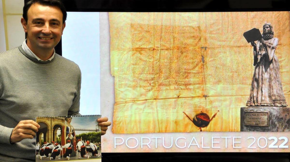 Mikel Torres presentando el calendario de portugalete 2022