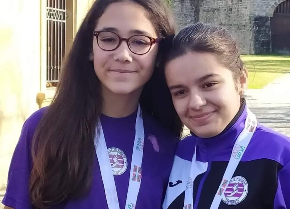 Mireia, compañera de equipo y tercera de Euskadi sub 16 en 5km marcha e Irene, tercera de Euskadi en 10km march