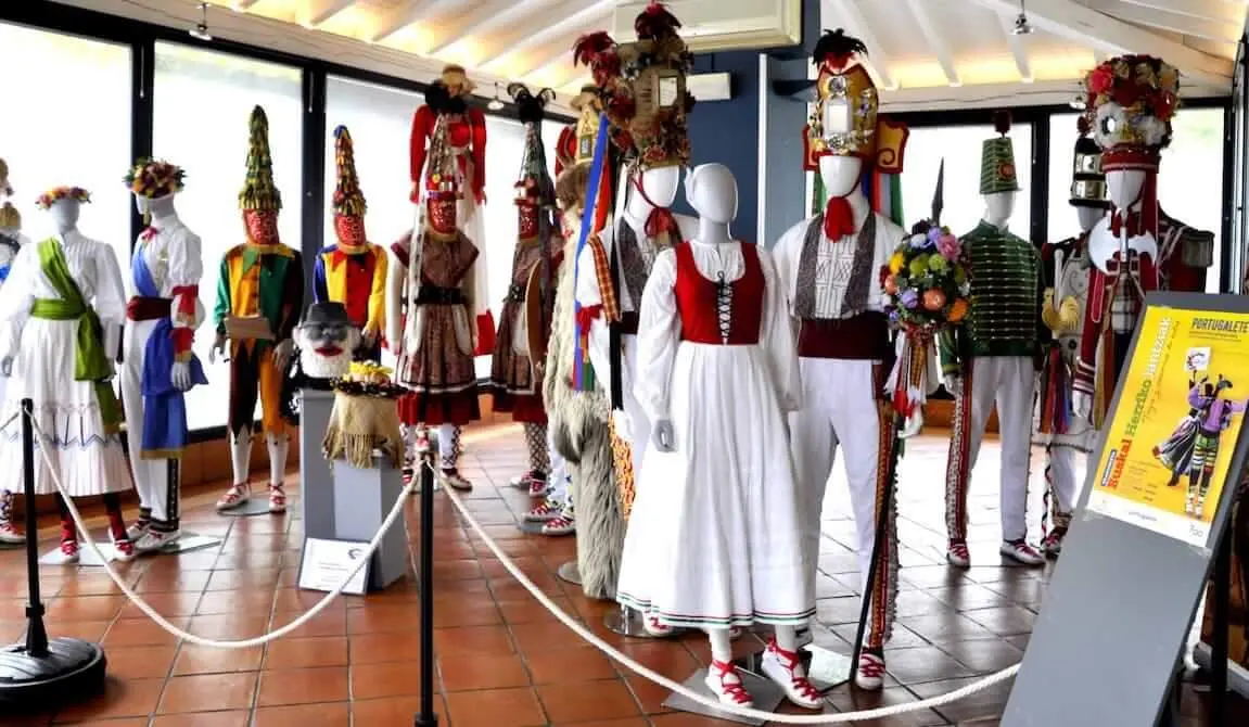 exposición-trajes-vascos-portugalete