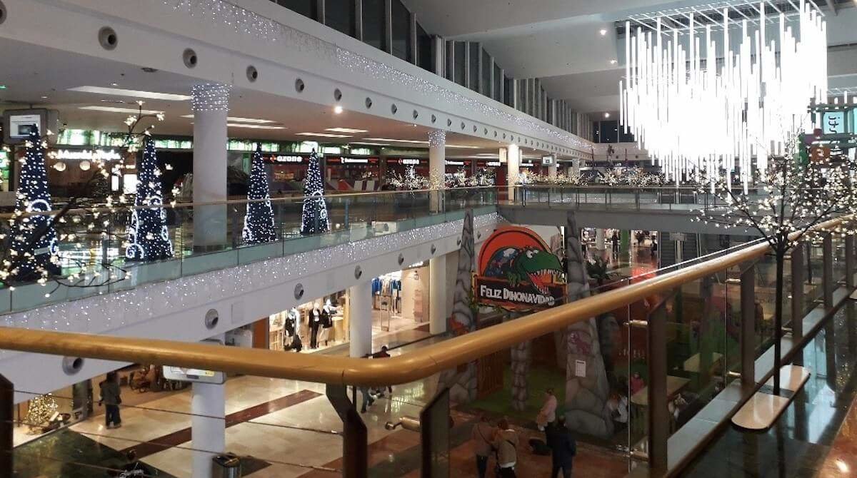 luces-navideñas-centro-comercial-ballonti