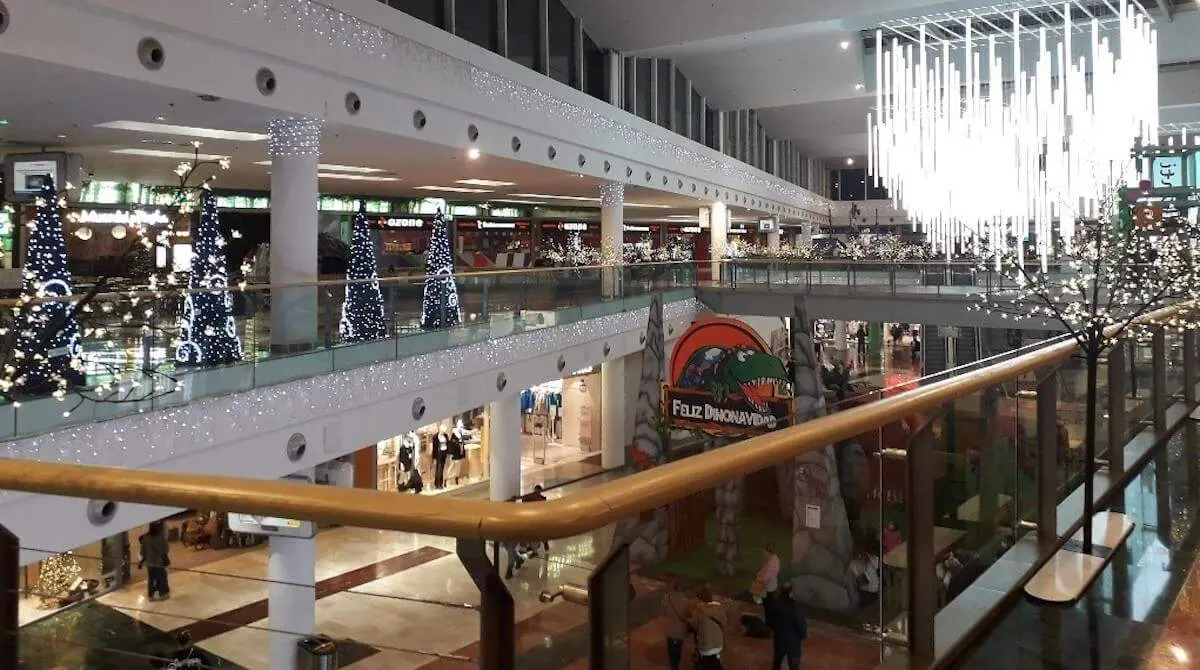 luces-navideñas-centro-comercial-ballonti