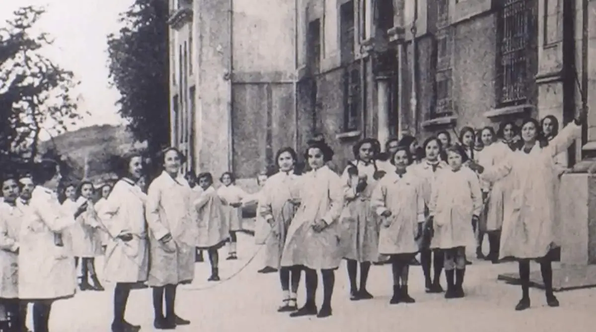 Exposición-a-la-memoria-de-ellas-portugalete