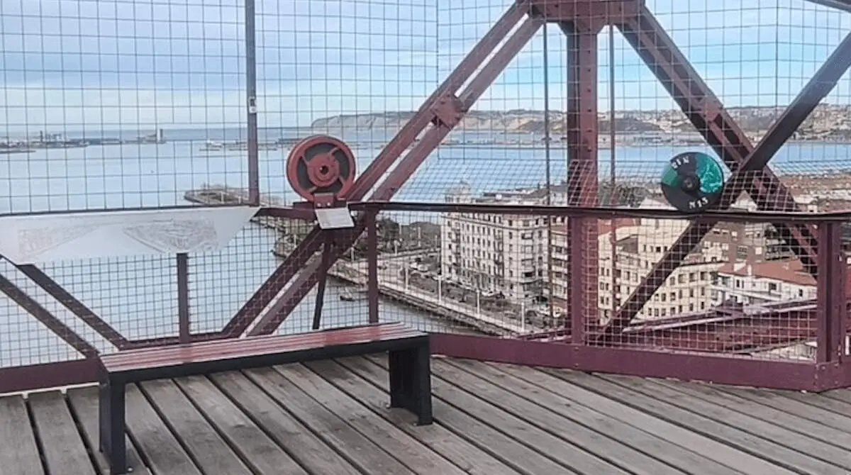 puente-colgante-exposicion-ruedas