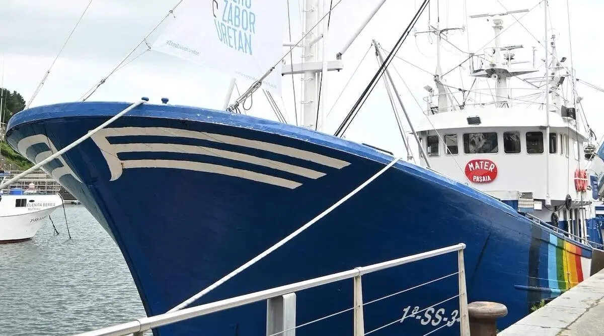 barco-mater-basura-marina-portugalete