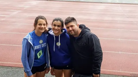 Maider Robledo, Mailen Rey y su entrenador Sergio Olabarrieta