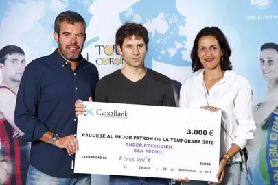 El galardonado recoge el premio