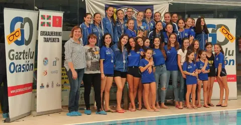 Celebraci&oacute;n en la piscina del Muelle de Churruca