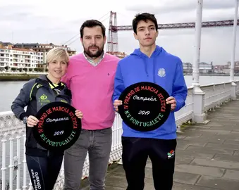 Los ganadores de las categor&iacute;as absolutas con el Concejal de Deportes