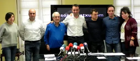 El Alcalde, Mikel Torres, junto a la familia Lorente