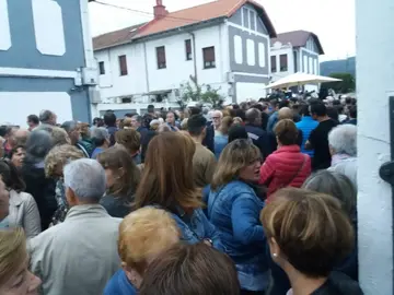 Cientos de vecinos de movilizaron para ayudar a Vitori