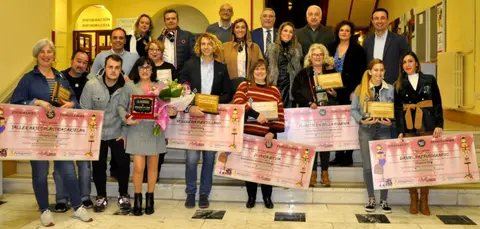 Los premiados junto al resto de participantes y autoridades