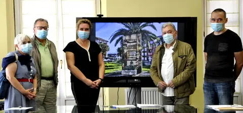 Firma entre el Ayuntamiento y Oroituz Kultur Elkartea