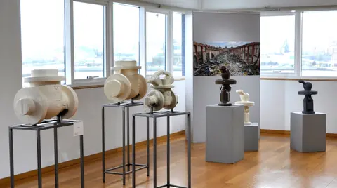 Las piezas se han elaborado mediante procesos cer&aacute;micos, de impresi&oacute;n 3D y de bronce a la cera perdida
