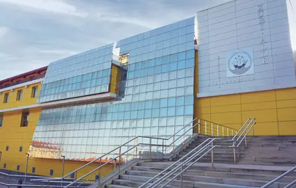 El Polideportivo Zubi Alde cuenta ya con una mejor iluminaci&oacute;n en su interior