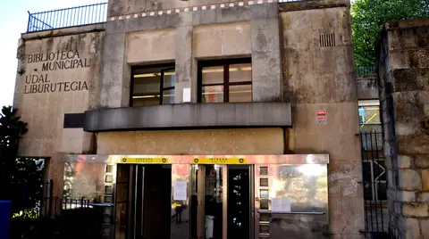 La sala de estudio, abierta de lunes a viernes, dispone de 54 plazas y puntos de cargas para dispositivos electrónicos
