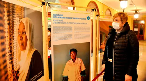 exposici&oacute;n mujeres n&iacute;ger portugalete