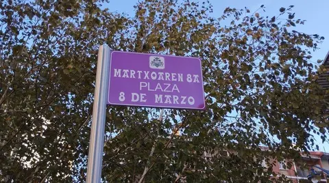 Se&ntilde;al&eacute;tica de la Plaza 8 de Marzo en Portugalete
