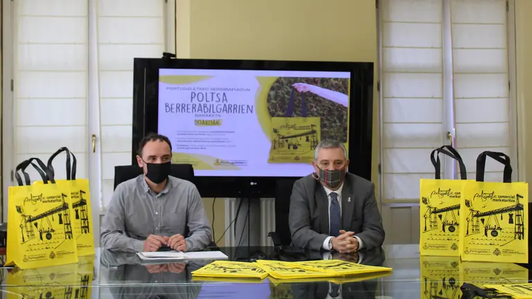 Las bolsas tienen un dise&ntilde;o c&oacute;modo, pr&aacute;ctico y llamativo con los colores jarrilleros