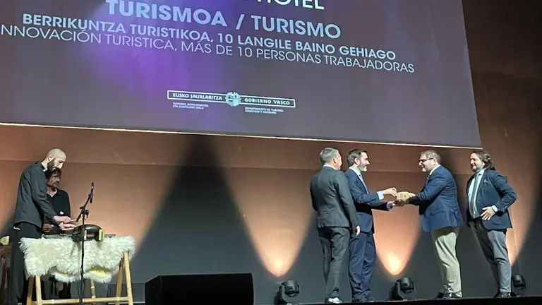 premio-hotel-puente-colgante