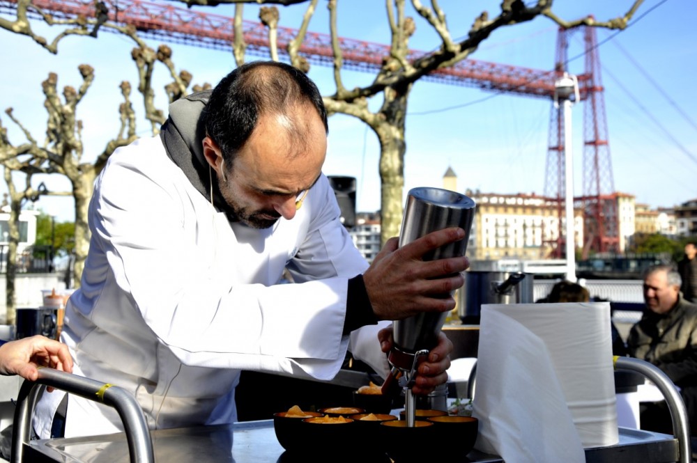 El cocinero del Etxanobe visitó la villa jarrillera